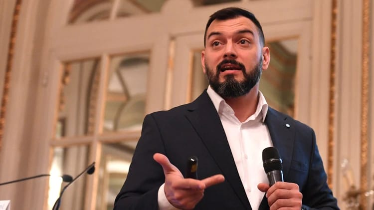 Las uvas de plástico no pagan impuestos: ¿Agis no lo sabe?